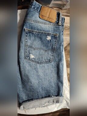 Men's/Boys American Eagle Classic Light Wash Denim Shorts. Size 29. EUC.